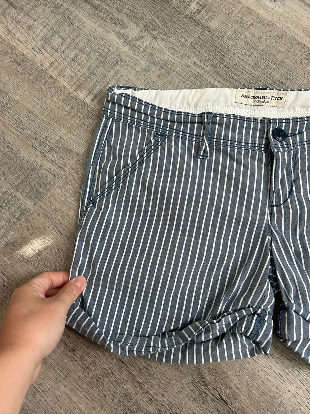 Vintage Y2K Abercrombie & Fitch Blue Pinstripe Low Rise Cuffed Shorts Size 0